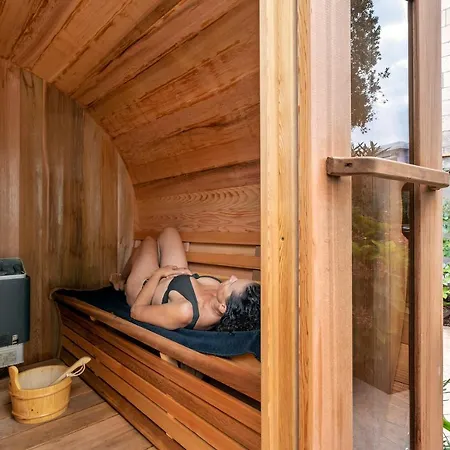 Escale Rochelaise B&b, Bain Nordique Et Sauna Tonneau Bed & Breakfast *