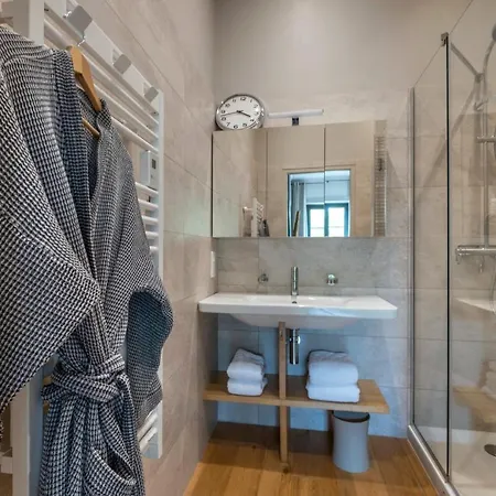 Nocleg ze śniadaniem Escale Rochelaise B&b, Bain Nordique Et Sauna Tonneau