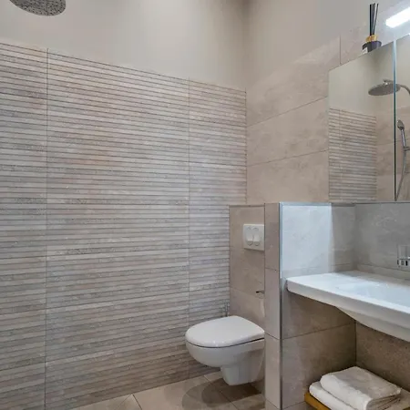 Escale Rochelaise B&b, Bain Nordique Et Sauna Tonneau Nocleg ze śniadaniem