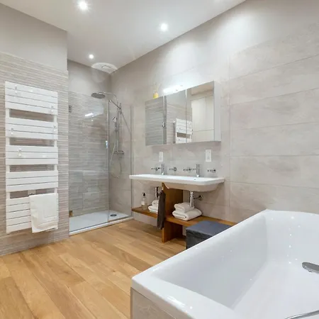 Escale Rochelaise B&b, Bain Nordique Et Sauna Tonneau Bed & Breakfast
