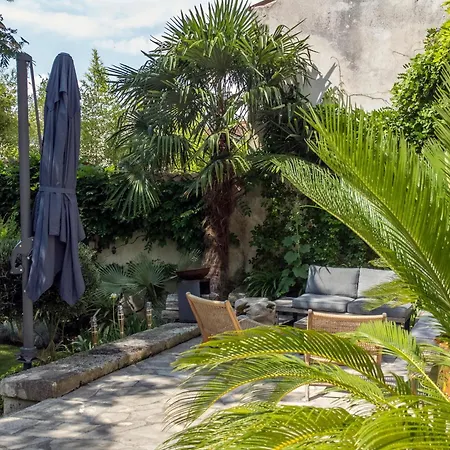 Escale Rochelaise B&b, Bain Nordique Et Sauna Tonneau Bed & Breakfast *