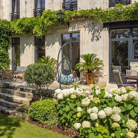 Nocleg ze śniadaniem Escale Rochelaise B&b, Bain Nordique Et Sauna Tonneau